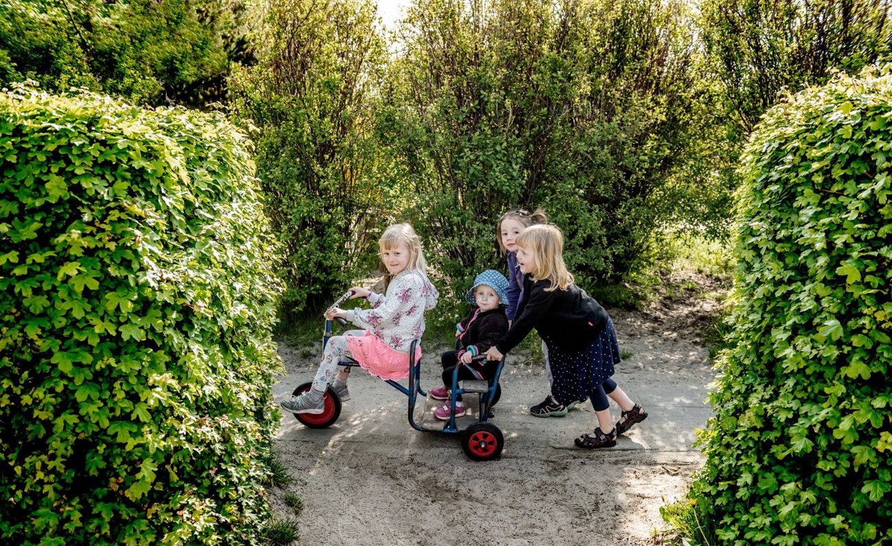 fire børn og en ladcykel