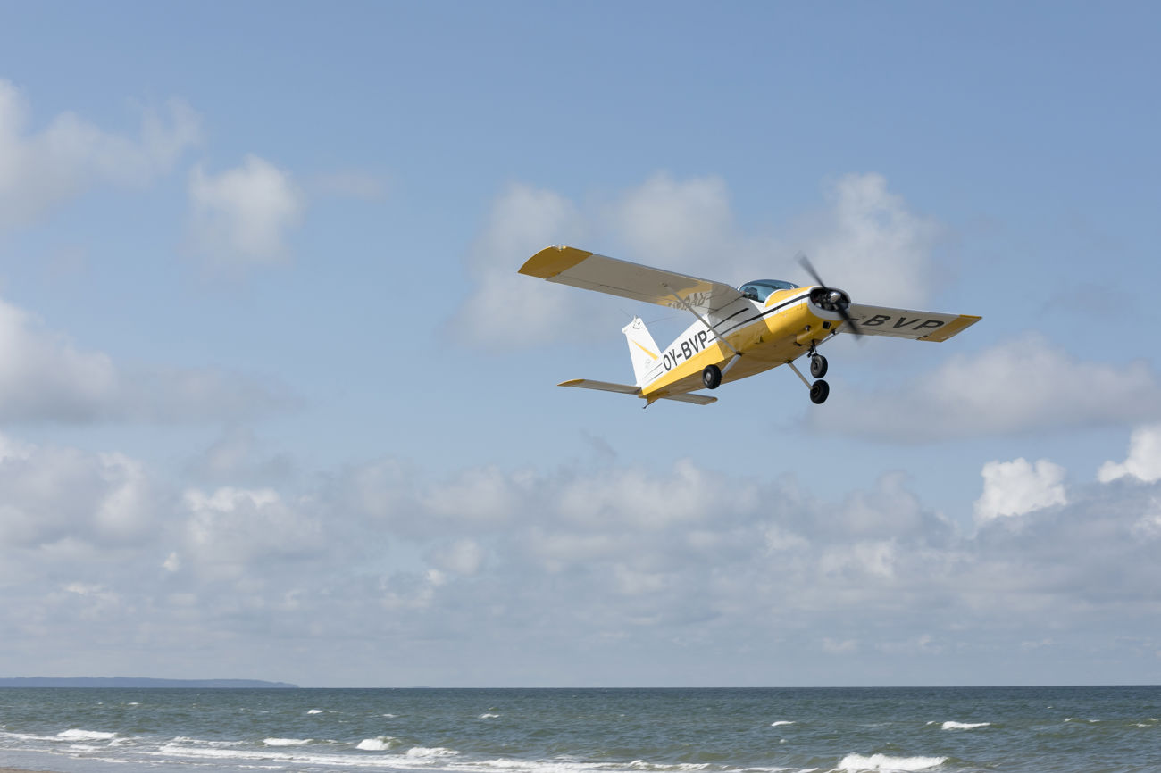 Blokhus Flyin 2017 gul flyver hav og himmel