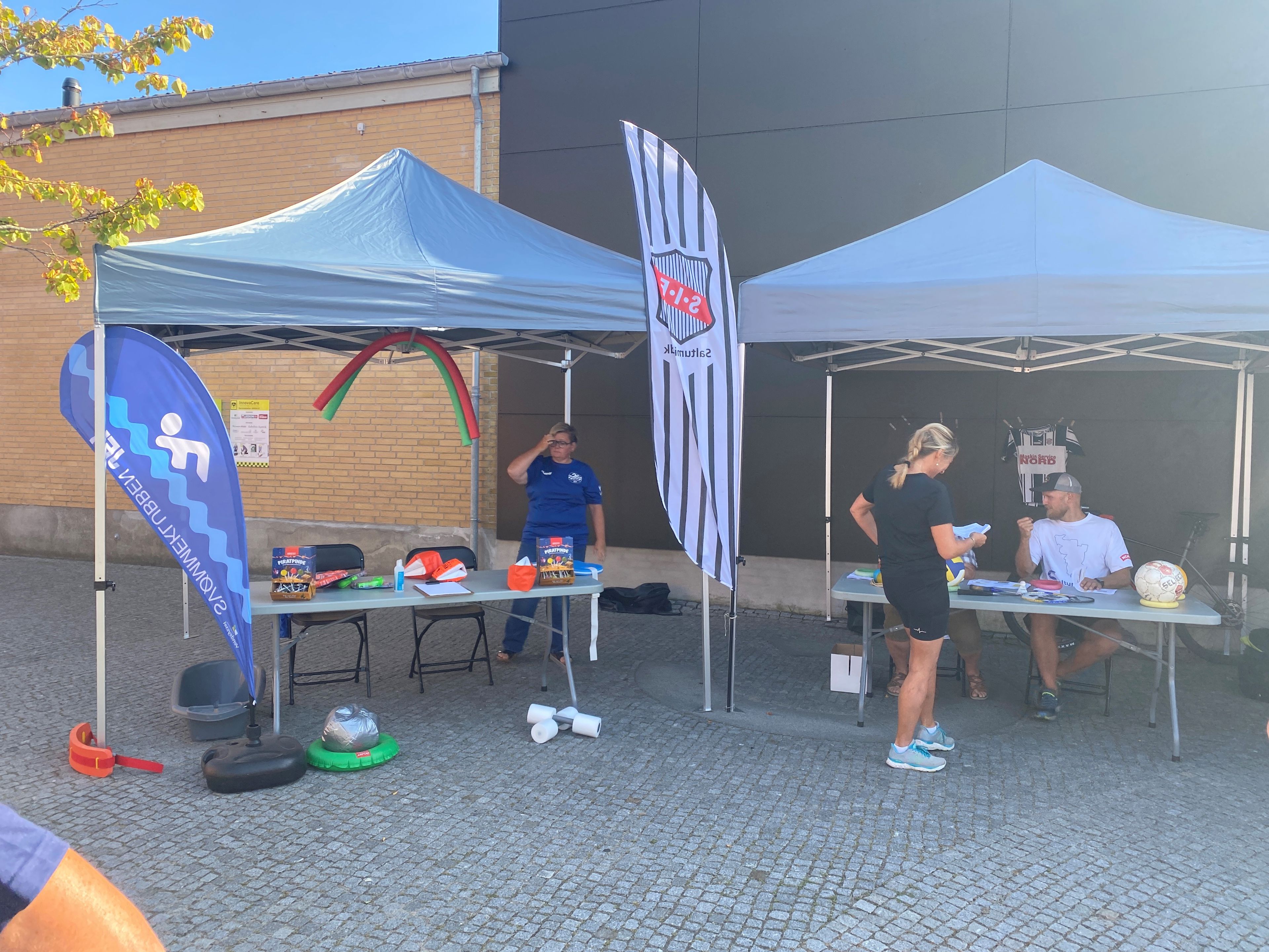 Markedskaravanen pavilloner i brug til event