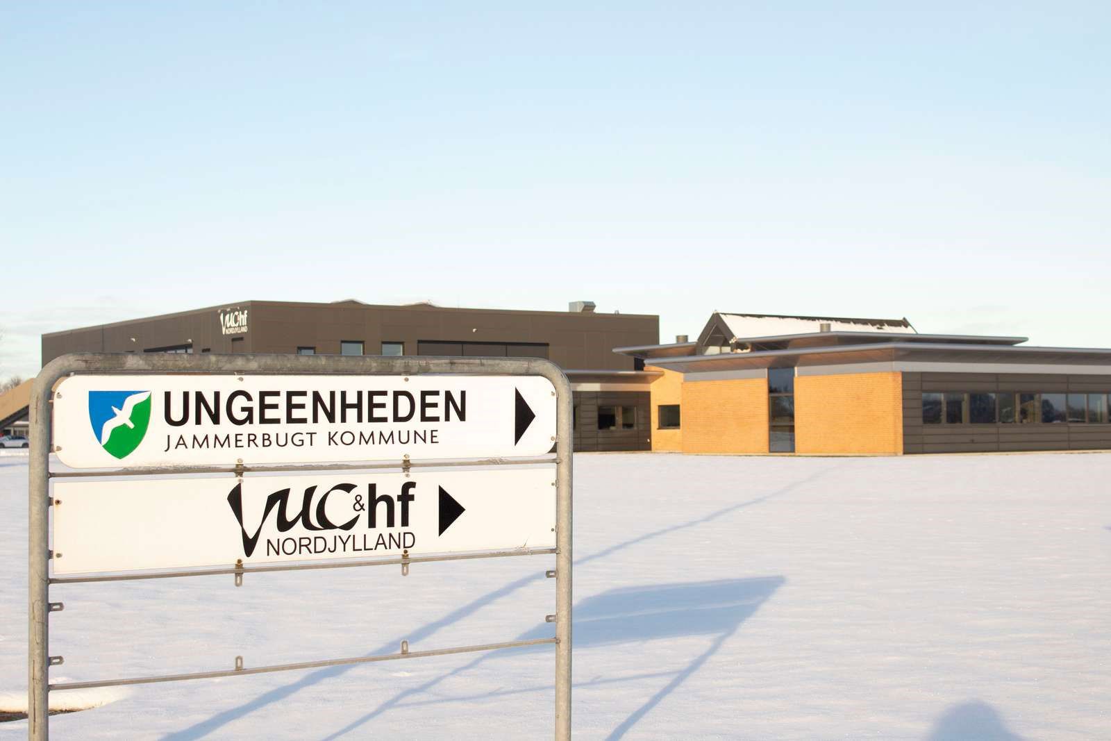 Skilt til ungeenheden