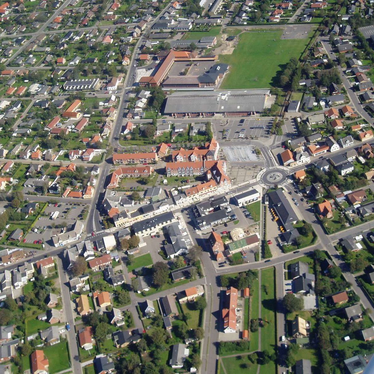 Luftbillede af større by