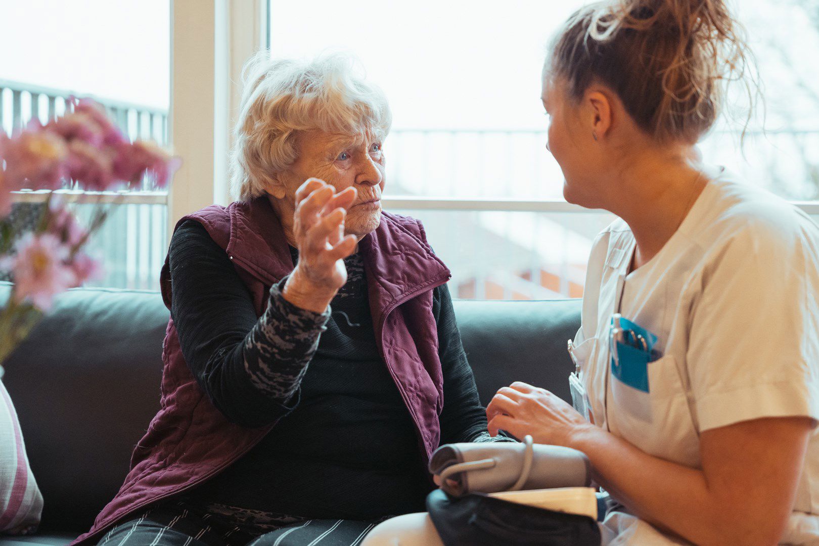 Hjælper Borger Dame Samtale