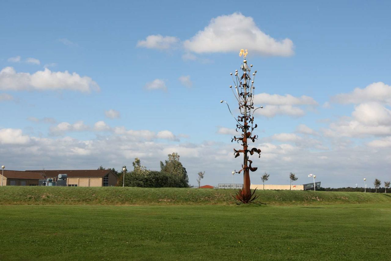 skulptur ved indkørsel til industriområde i Pandrup