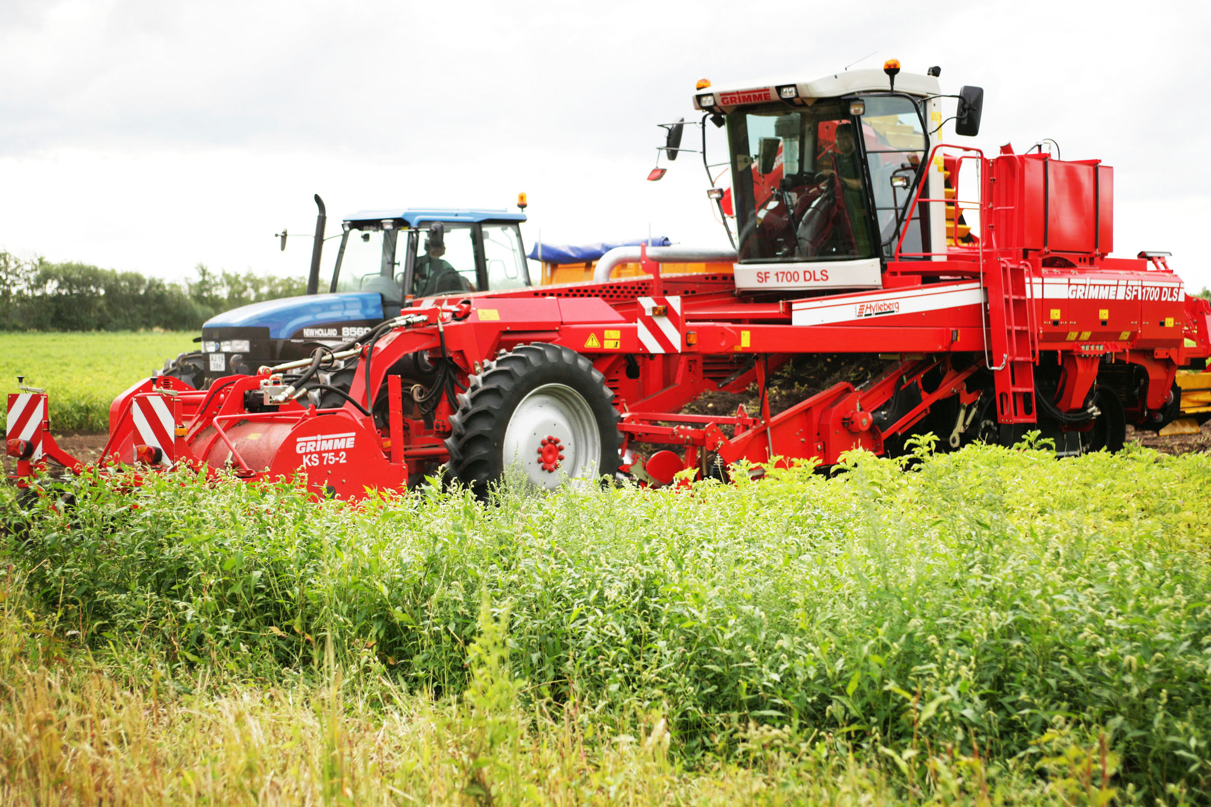 Landbrugsmaskiner i marken