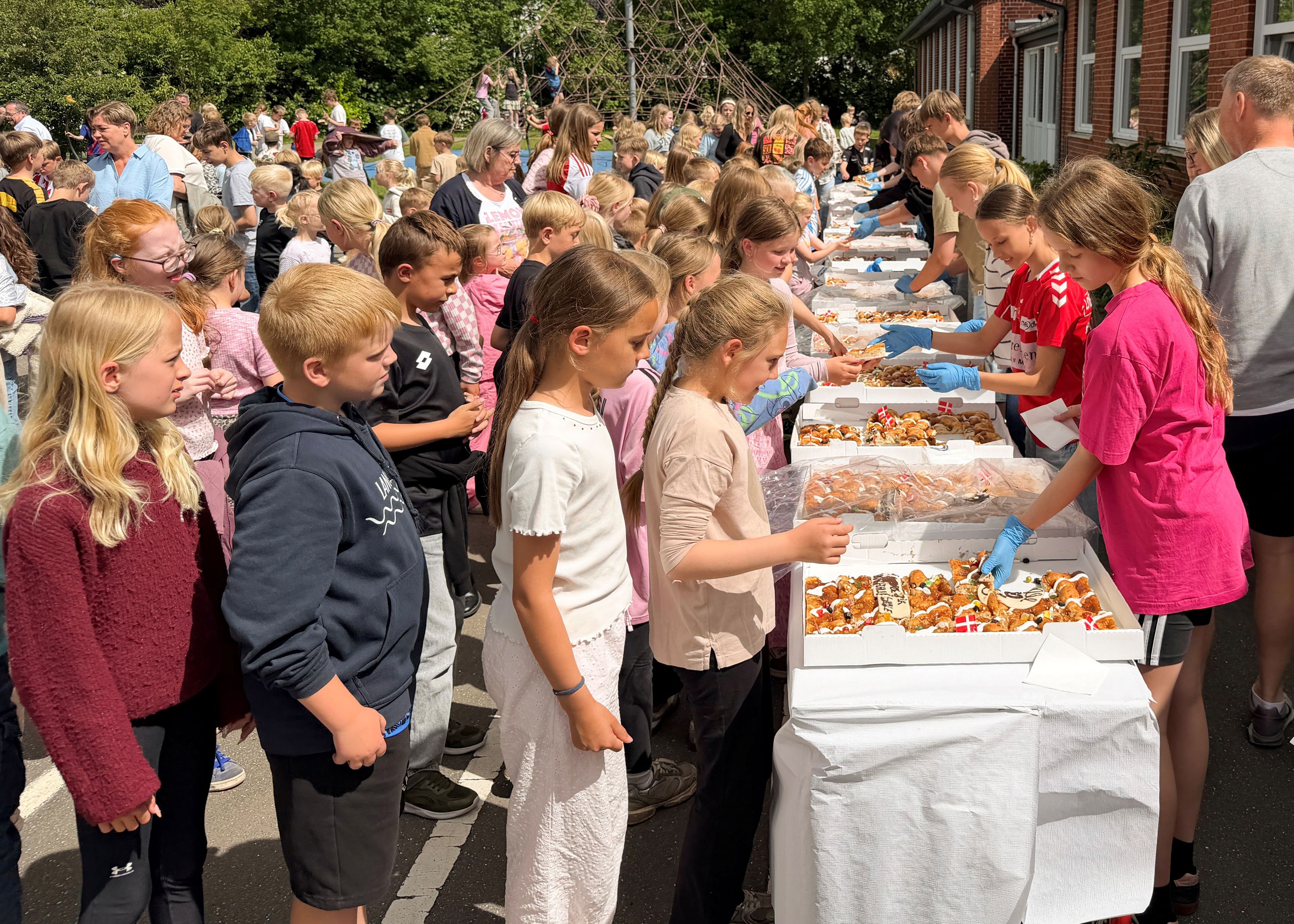 Der serveres kagemand til alle