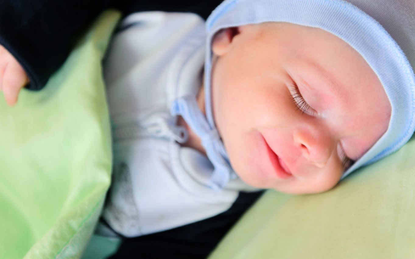 Tilfreds sovende baby