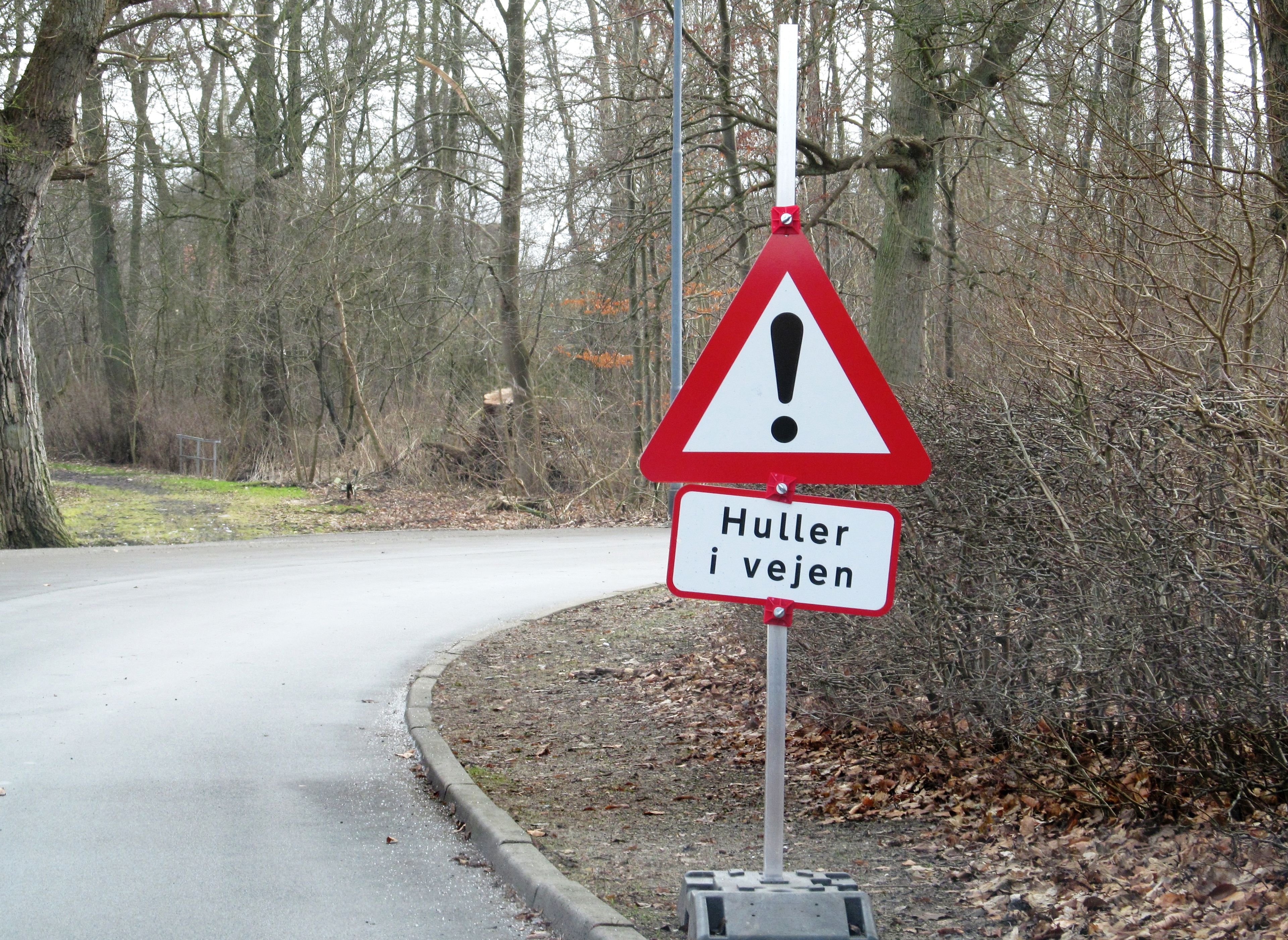 vejskilt huller i vejen