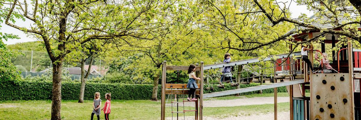 Fjerritslev Skole legeplads område