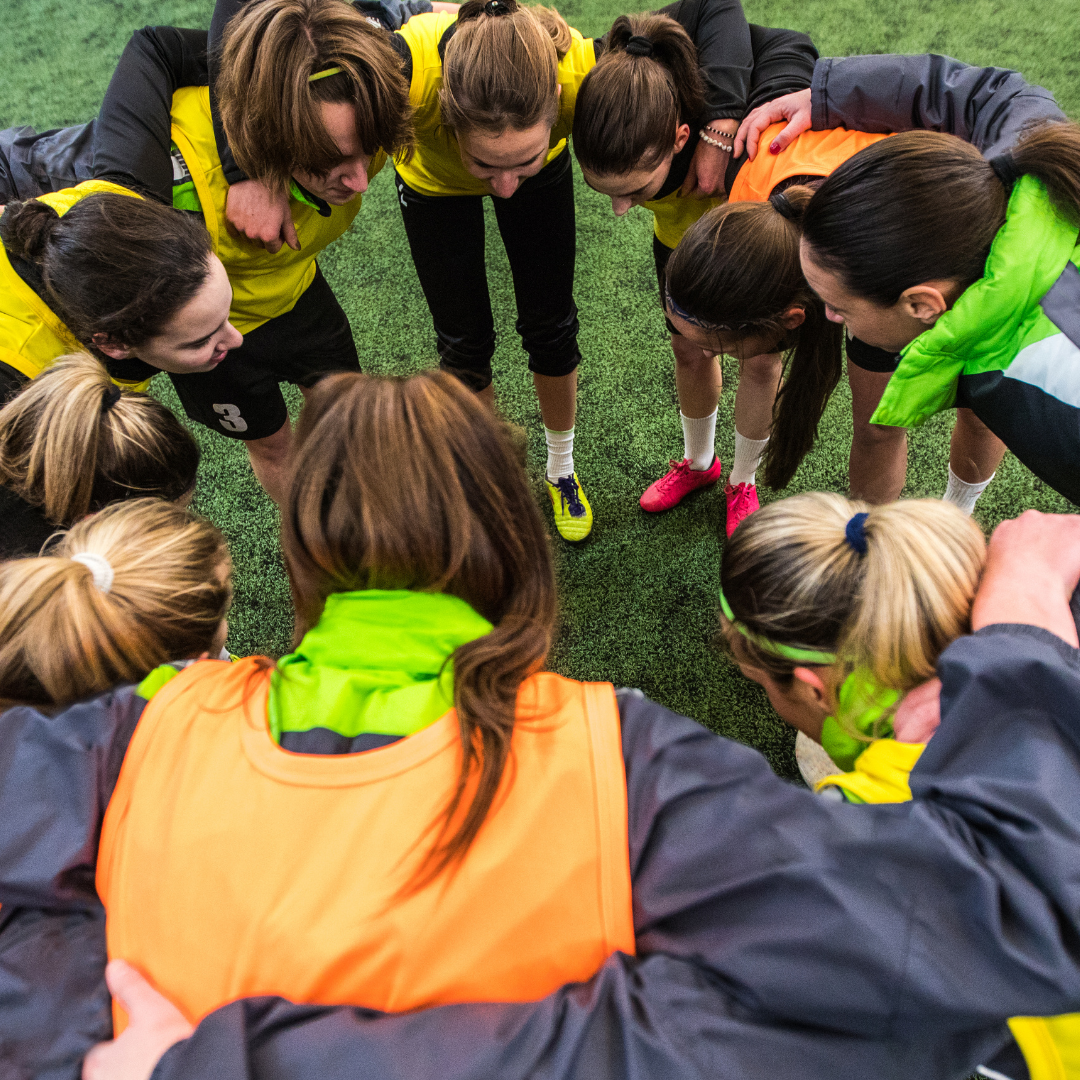 sportspiger i gruppe