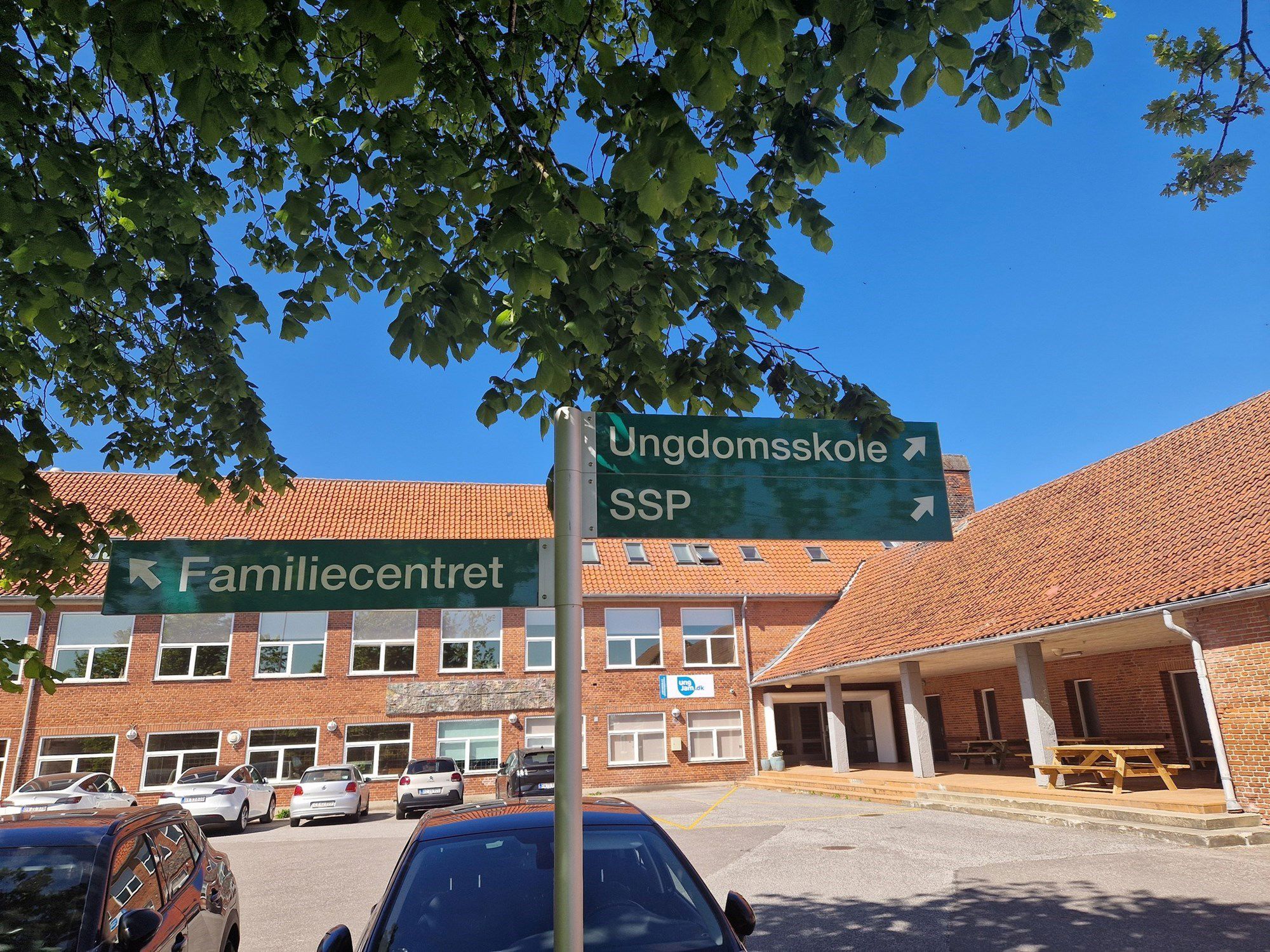 Den Tidligere Halvrimmen Skole