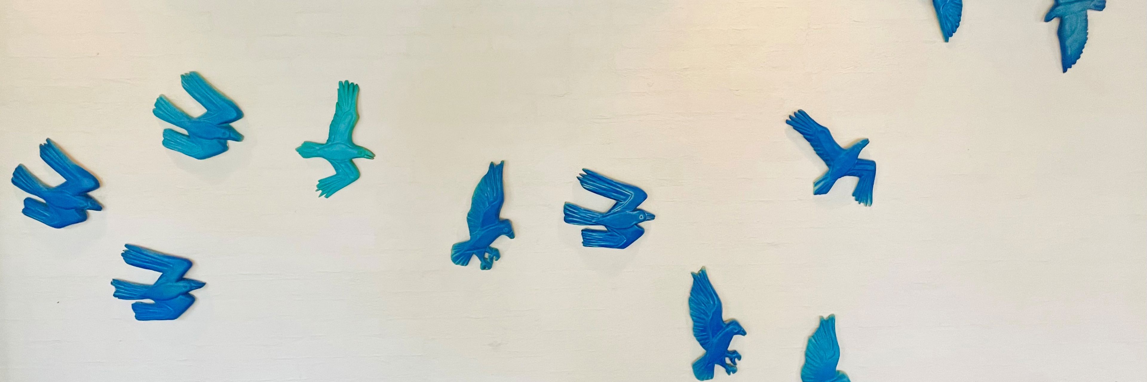 porcelæn svaler på væg