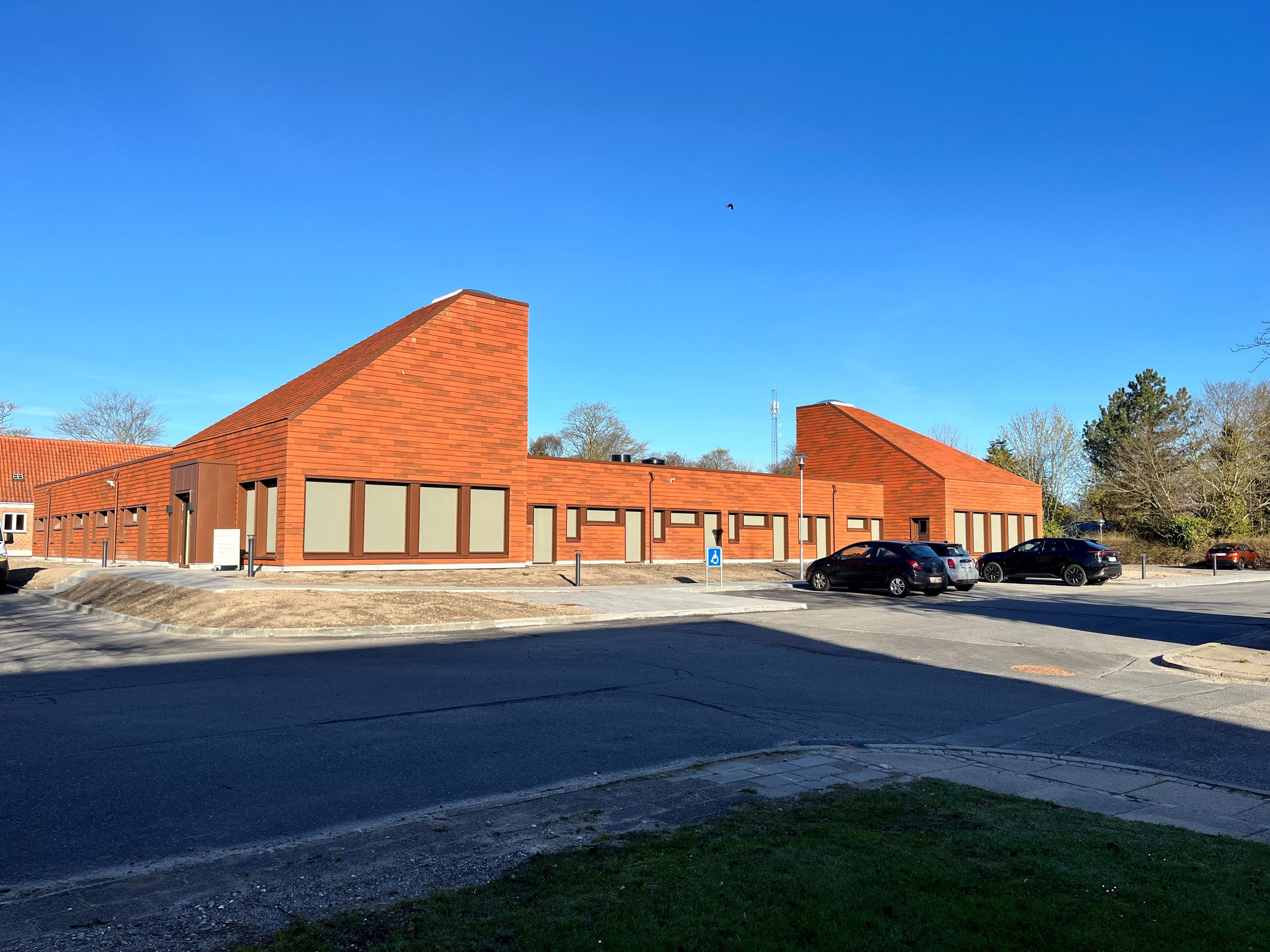 Ny klinik blå himmel